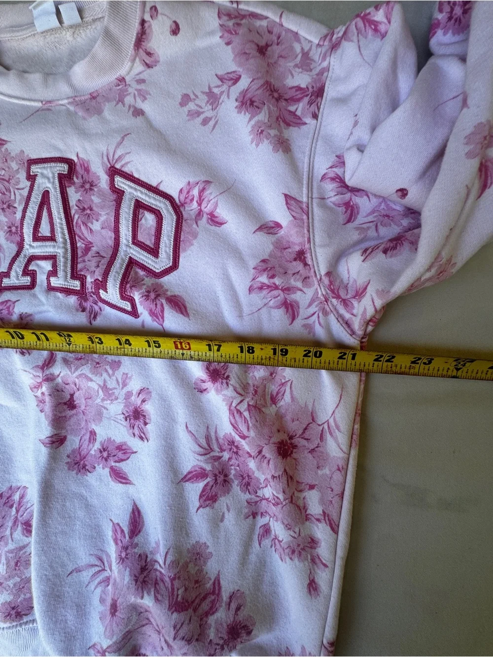 GAP logo front sweatshirt pink white floral Size M